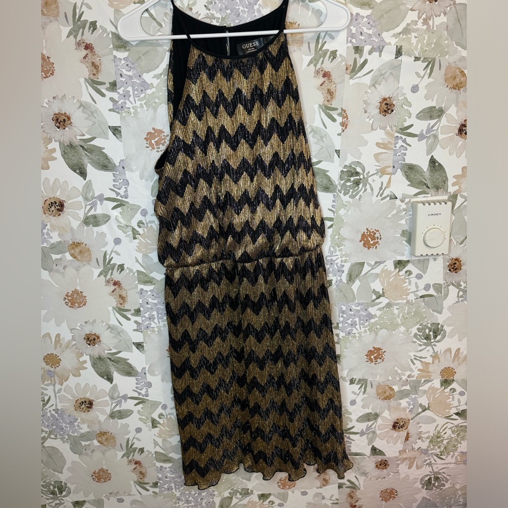Guess culver shimmer chevron dress 🛍